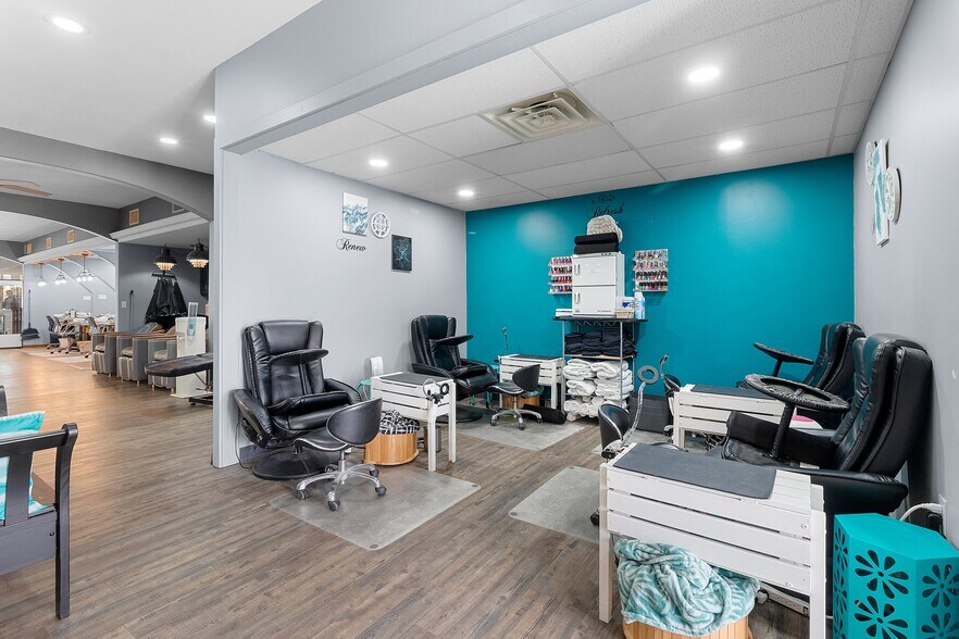 More Photos Of 1604 Washington St, Two Rivers Storefront For Sale