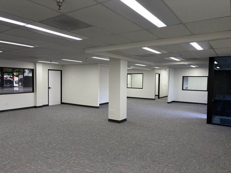 More Photos Of 2820-2834 La Mirada Dr, Vista Manufacturing For Lease