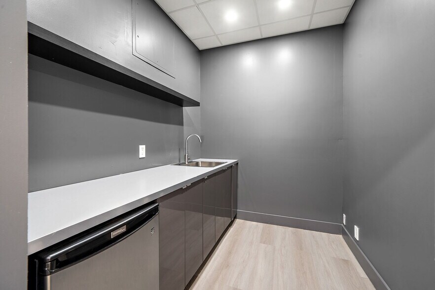 More Photos Of 4845 Rue Jean-Talon O, Montréal Storefront For Lease