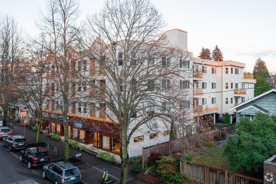 More Photos Of 6040 California Ave SW, Seattle Apartments For Lease