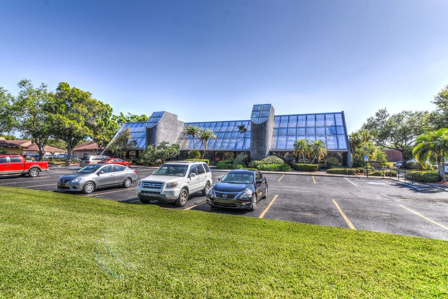 More Photos Of 6740 Crosswinds Dr, Saint Petersburg Coworking Space