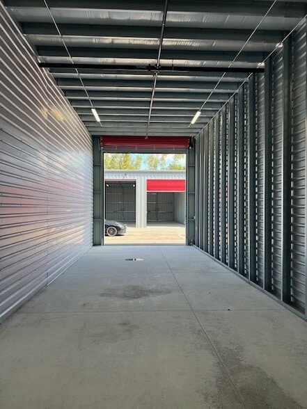 More Photos Of 2750 N Tamiami Trl, North Fort Myers Light Manufacturing For Lease