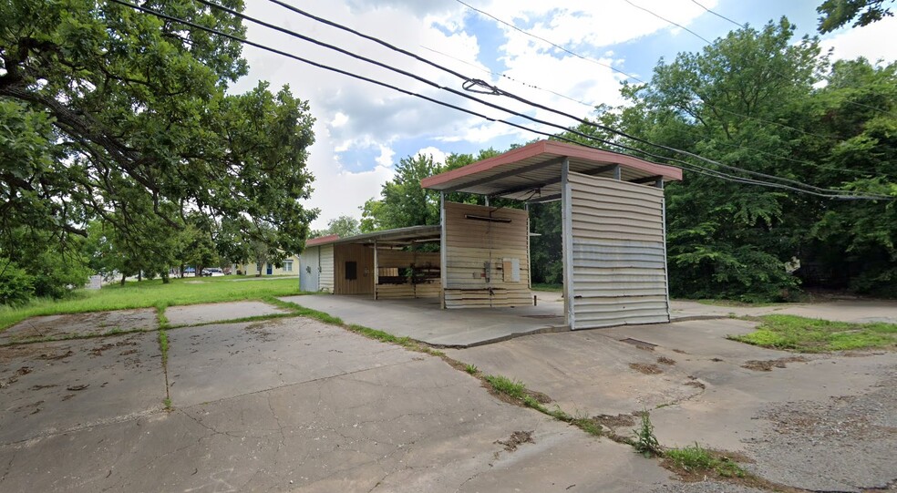 Primary Photo Of 105 Branch St, Bells Carwash For Sale