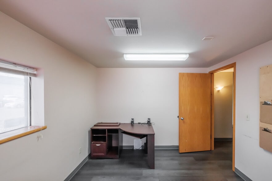 More Photos Of 1131 S Commercial Way SE, Albany Warehouse For Sale