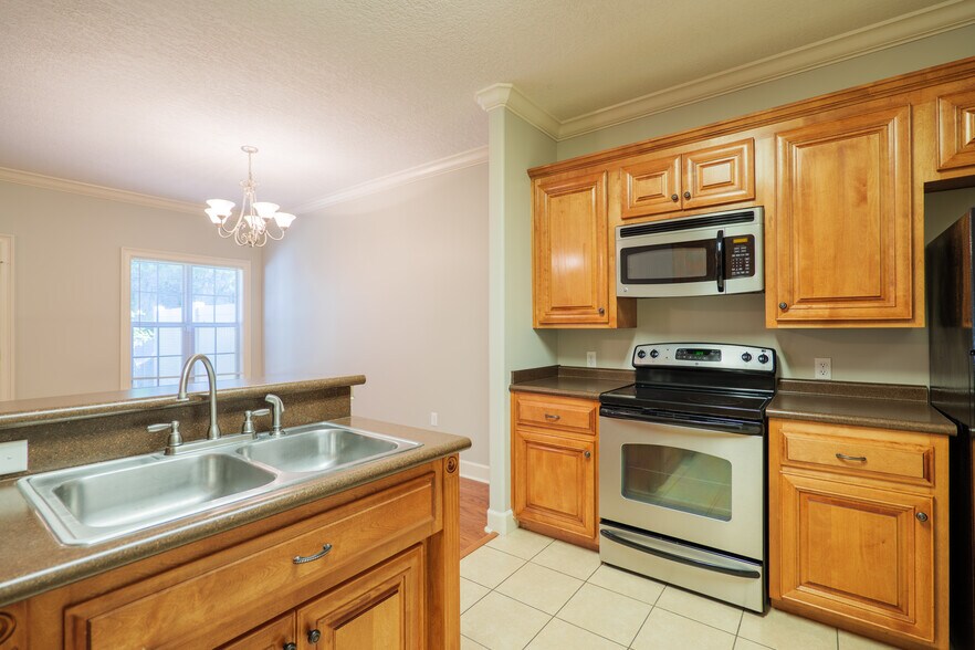 More Photos Of 3400 N Barack Obama Blvd, Valdosta Apartments For Sale