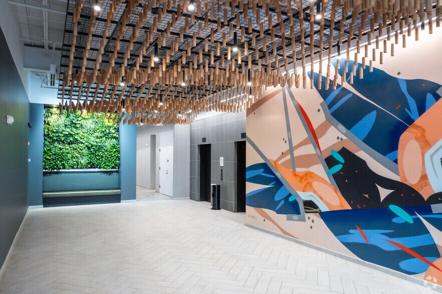 More Photos Of 820 Davis St, Evanston Office For Lease