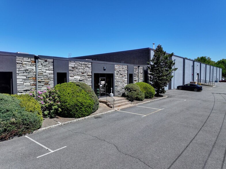 More Photos Of 140-142 Clinton Rd, Fairfield Warehouse For Lease