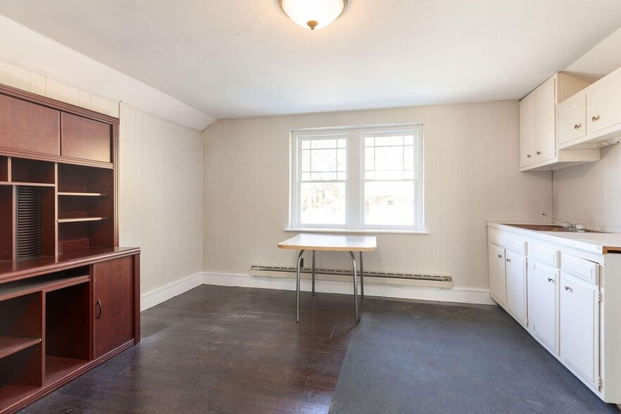 More Photos Of 1405 S Business Highway 65, Hollister Office Residential For Sale