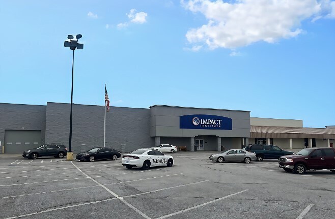 More Photos Of 310 W North St, Kendallville Unknown For Lease