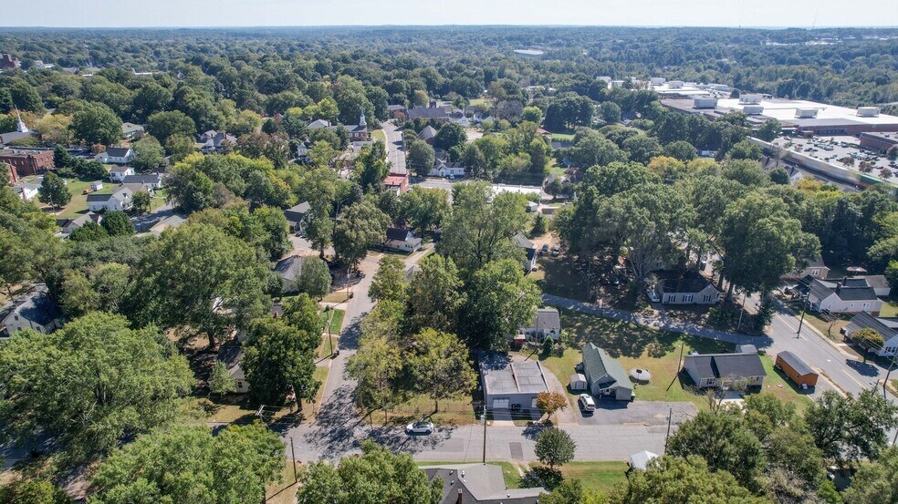 More Photos Of 239 Brookwood Ave NW, Concord Flex For Sale