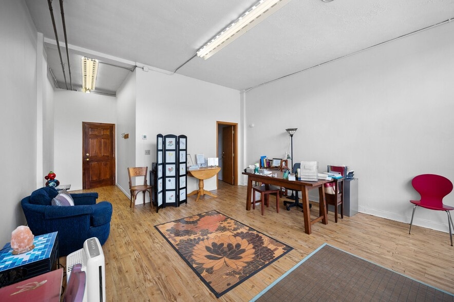 More Photos Of 16903 Fischer Rd, Cleveland Office For Sale
