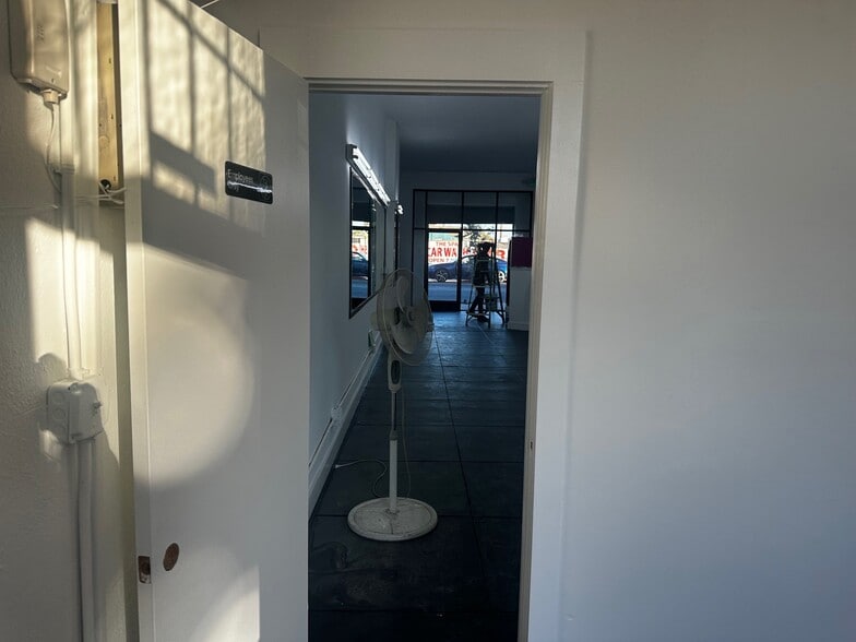 More Photos Of 6525 S Western Ave, Los Angeles Storefront Retail Residential For Lease