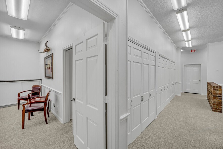 More Photos Of 721 W Abram St, Arlington Medical For Lease