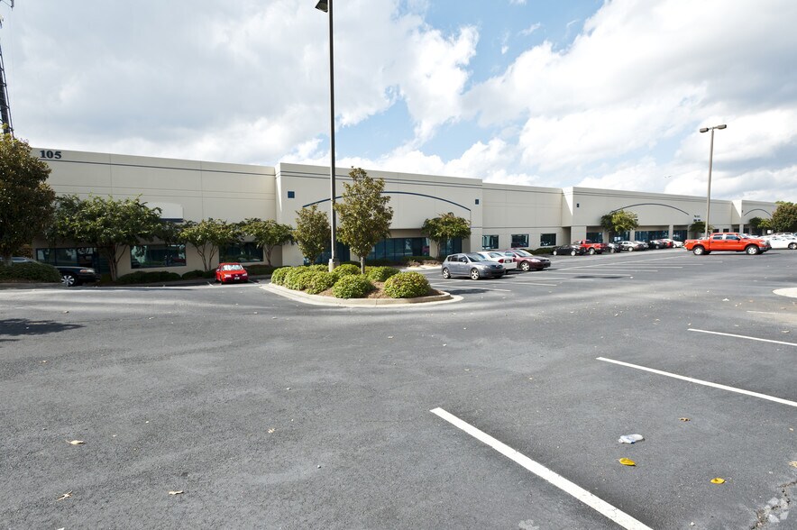 More Photos Of 105 Forest Pky, Forest Park Warehouse For Lease