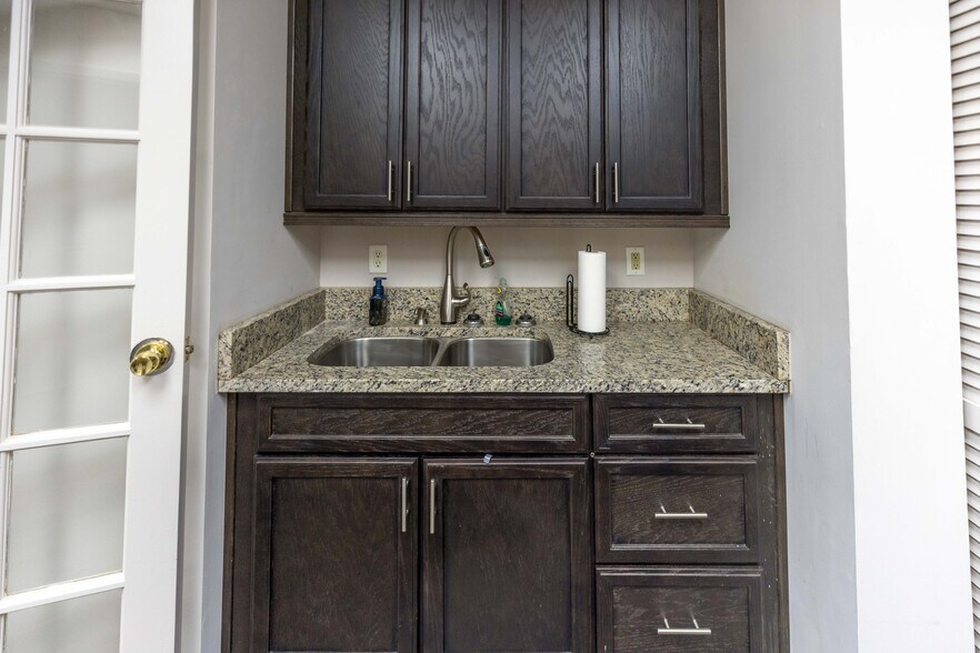 More Photos Of 118-120 W Adams St, Jacksonville Loft Creative Space For Lease