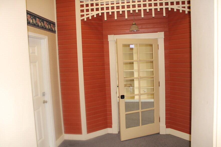 More Photos Of 927 Main St, Evanston General Retail For Lease