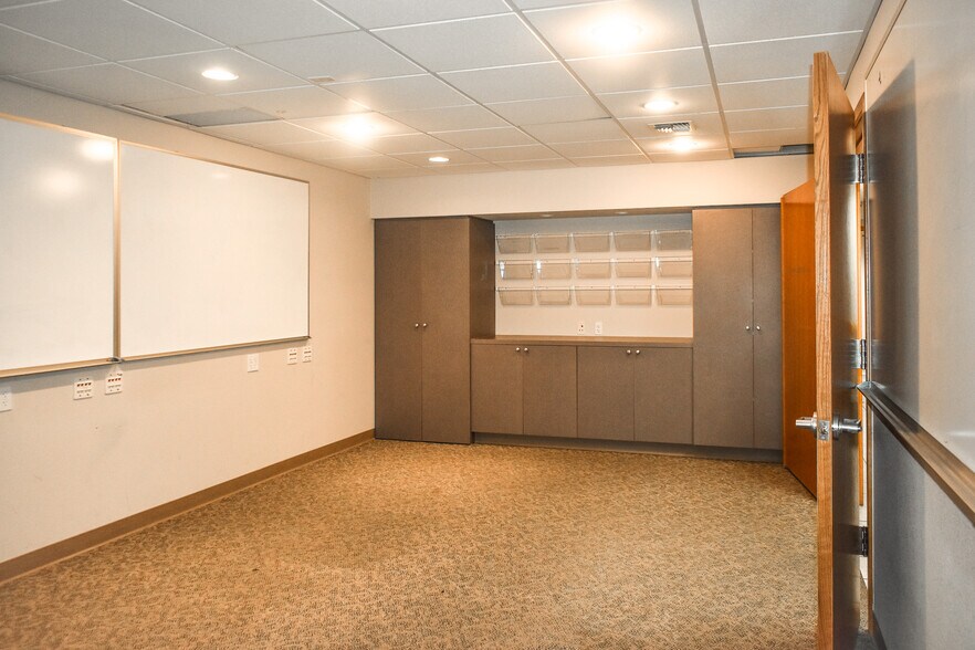 More Photos Of 1110 N Center Pky, Kennewick Office For Lease