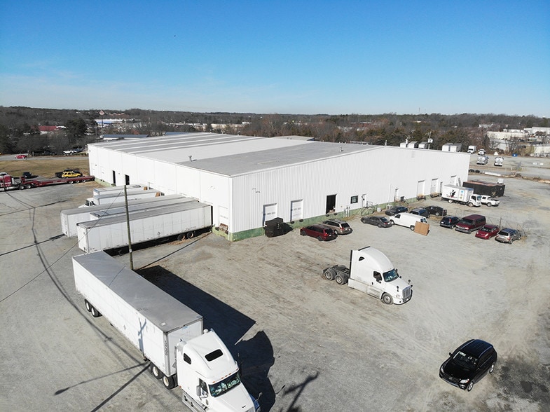 More Photos Of 7712 Boeing Dr, Greensboro Warehouse For Lease