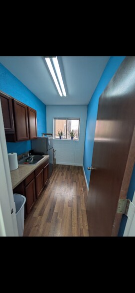 More Photos Of 404-406 E Fourth St, Royal Oak Office For Lease