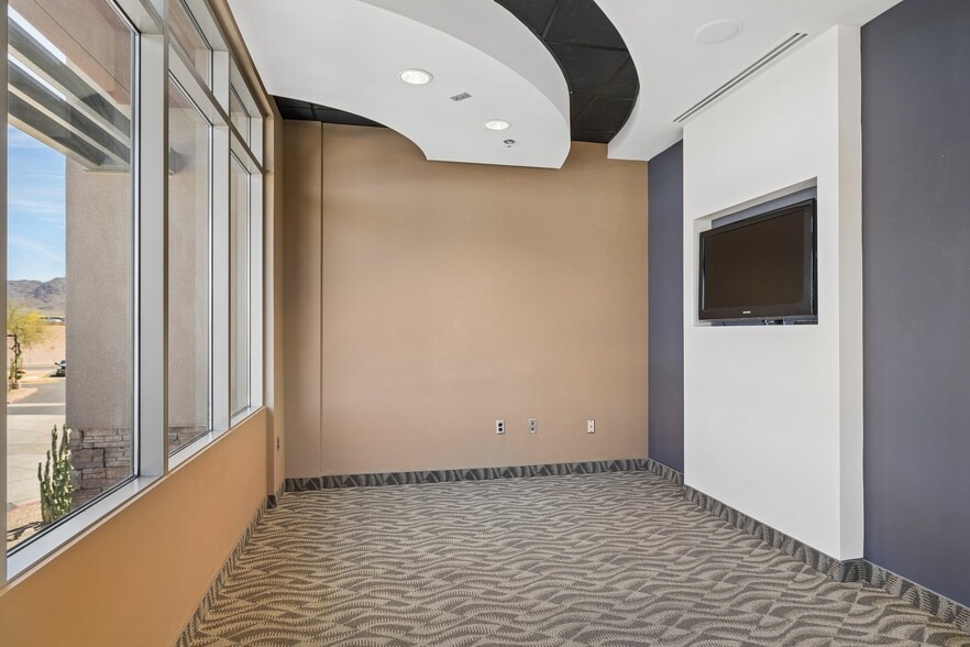 More Photos Of 8765 E Bell Rd, Scottsdale Loft Creative Space For Sale