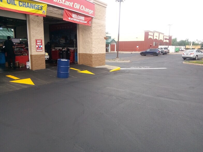 More Photos Of 2680-2688 Rice St, Saint Paul Unknown For Lease