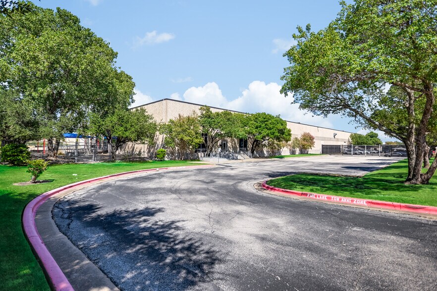 Primary Photo Of 10420 Metric Blvd, Austin Warehouse For Lease