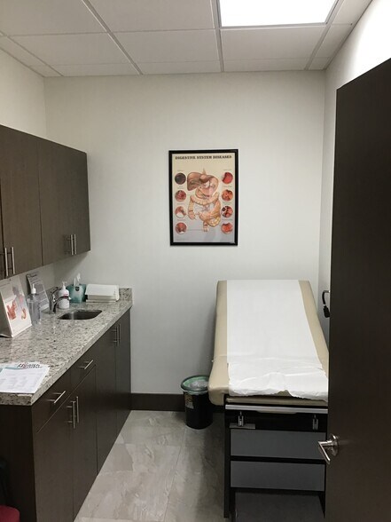More Photos Of 1601 N Palm Ave, Pembroke Pines Medical For Lease