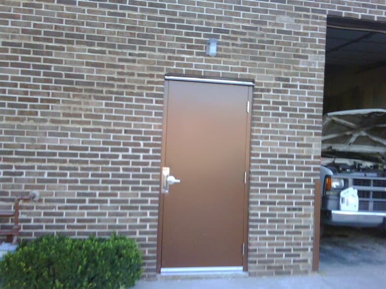 More Photos Of 729-739 Fullerton Ave, Addison Warehouse For Lease