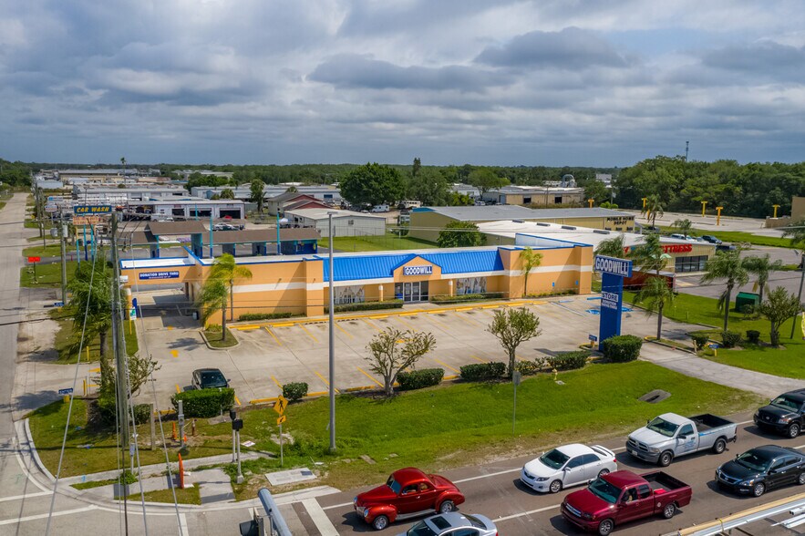 More Photos Of 1210 10th St E, Palmetto Freestanding For Lease