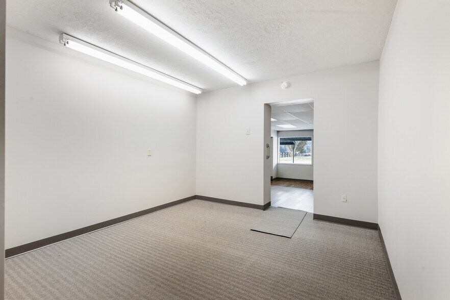 More Photos Of 3704 Andersonville Hwy, Andersonville Freestanding For Sale