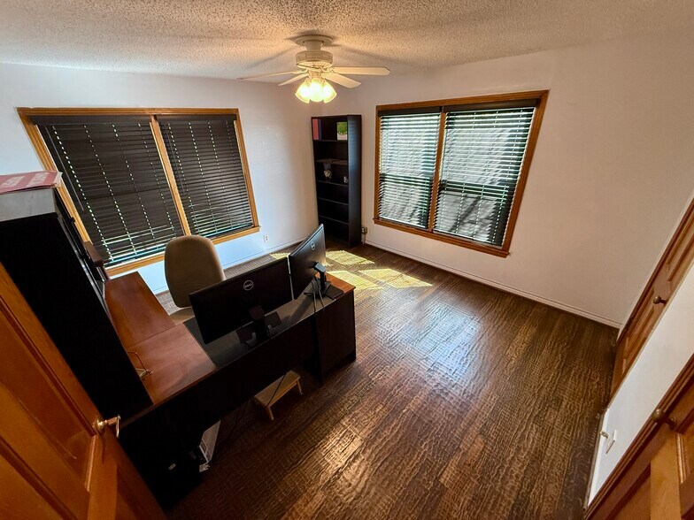 More Photos Of 513 S Tennessee St, McKinney Office For Sale