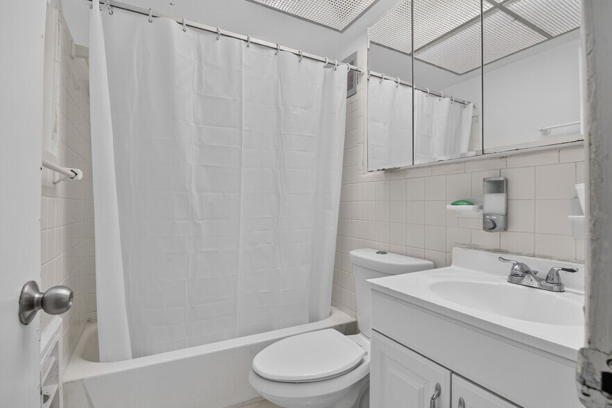 More Photos Of Blue Heron Blvd - 40 Bed Licensed Independent Living Facility, Riviera Beach Healthcare For Sale