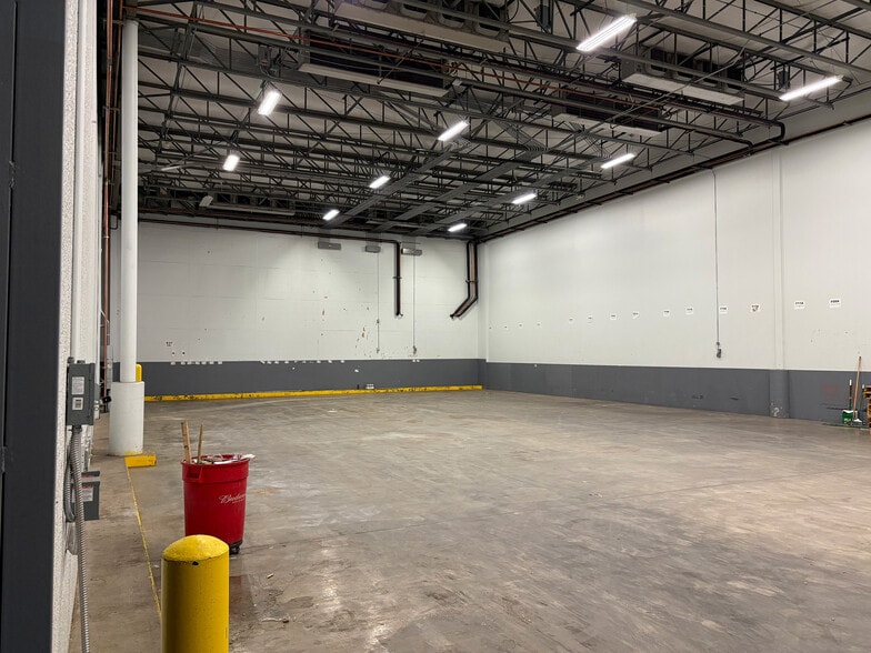 More Photos Of 2680 Sawmill Rd, Santa Fe Distribution For Sale