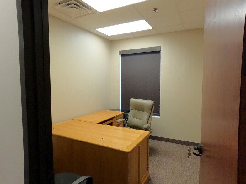More Photos Of 6570 Naaman Forest Blvd, Garland Medical For Sale