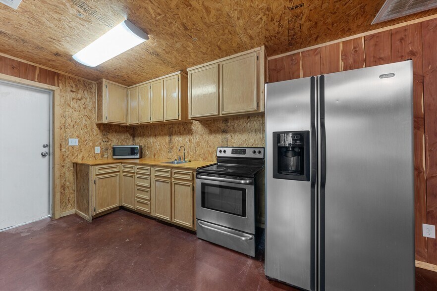 More Photos Of 248 Chitwood Rd, Gatesville Warehouse For Sale