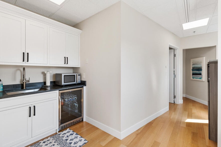 More Photos Of 63 Shore Rd, Winchester Medical For Sale