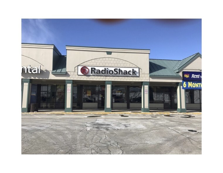 More Photos Of 10-180 Elm Plz, Waterville Storefront For Lease