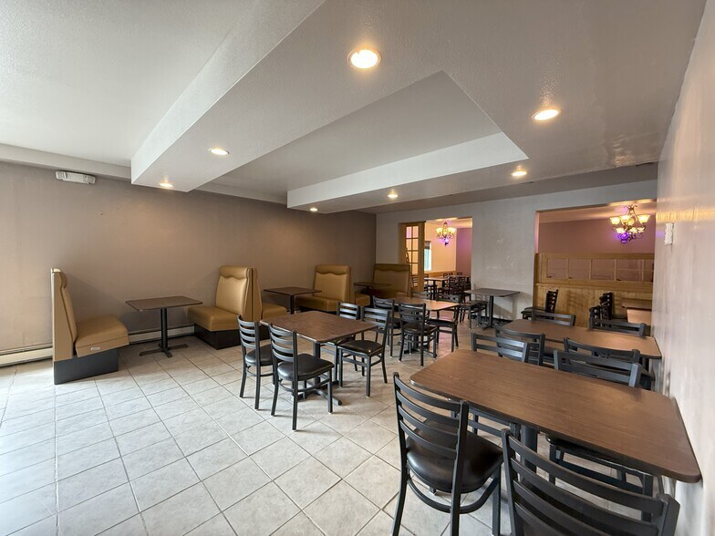 More Photos Of 550 3rd St, Fairbanks Flex For Lease