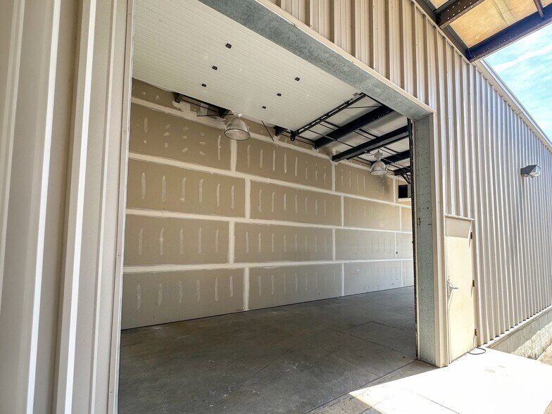 More Photos Of 1913 N Wayne St, Angola General Retail For Lease