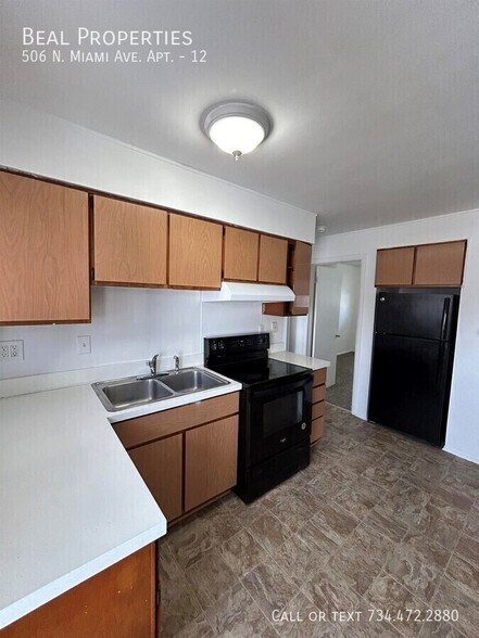 Primary Photo Of 519 N Harris Rd, Ypsilanti Apartments For Sale