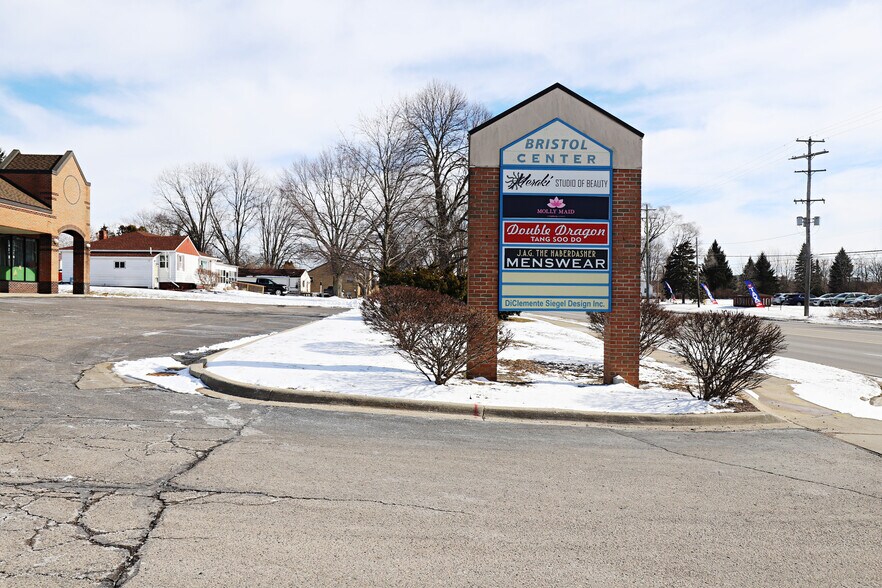 More Photos Of 1067-1095 E Bristol Rd, Burton Unknown For Lease