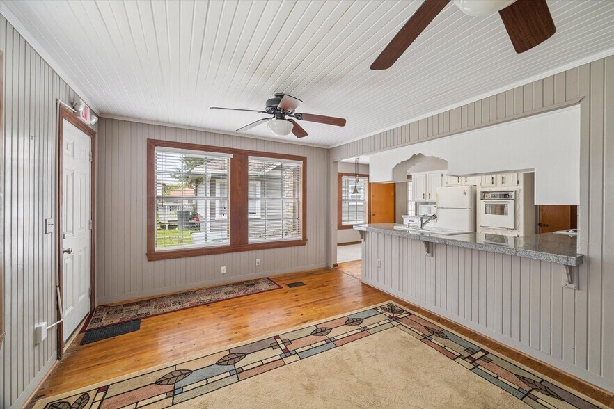 More Photos Of 510 E Main St, Humble Office For Sale