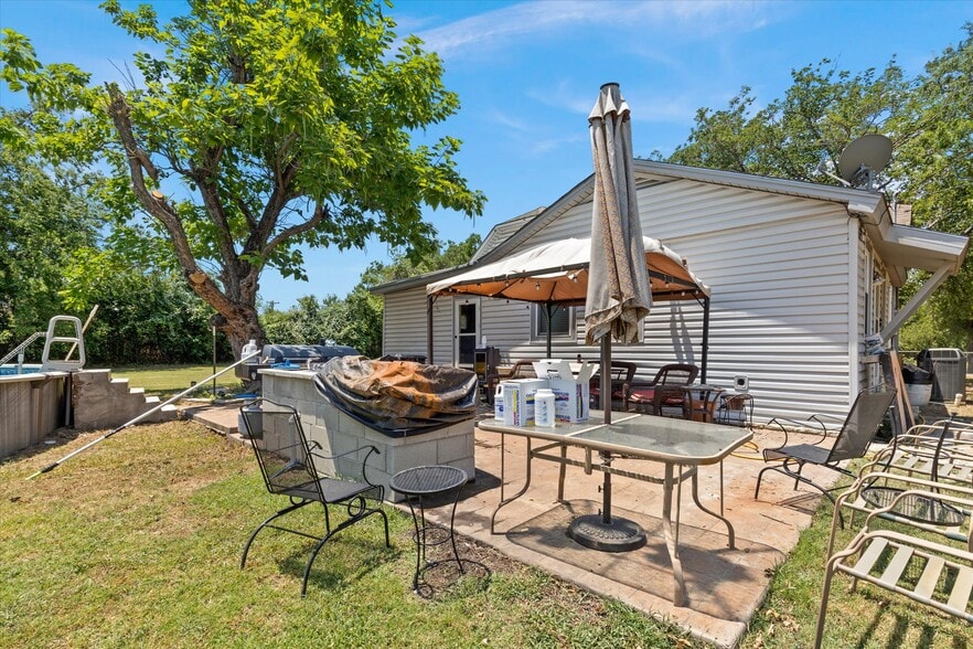 More Photos Of 725 Holmes Dr, Granbury Auto Repair For Sale