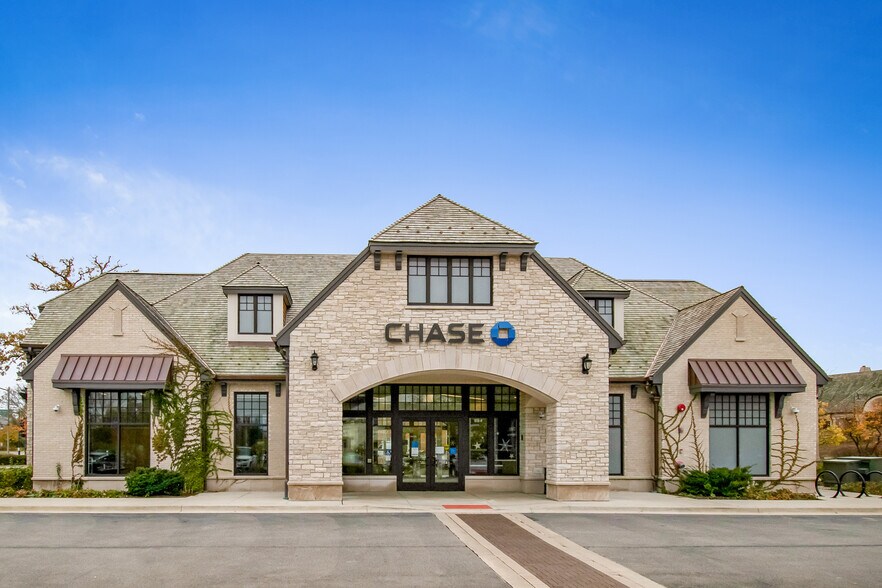 Primary Photo Of 884 S Waukegan Rd, Lake Forest General Retail For Sale