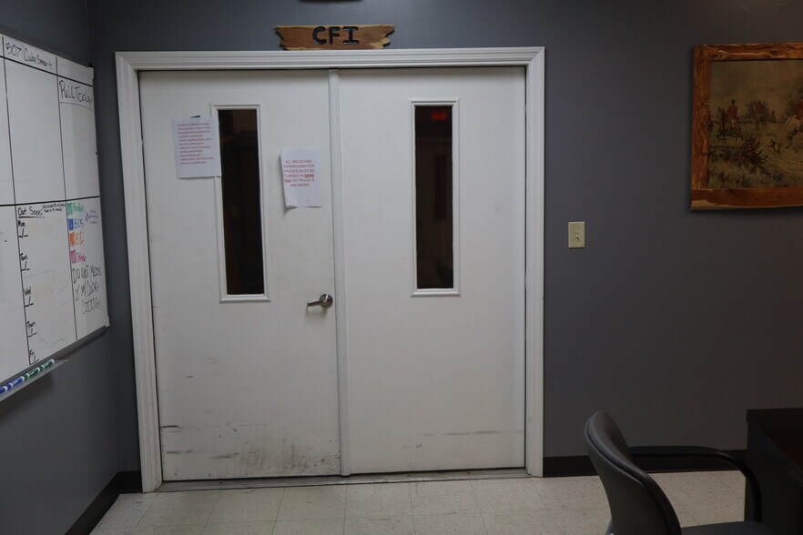 More Photos Of 250 Ram Blvd, Midway Warehouse For Lease