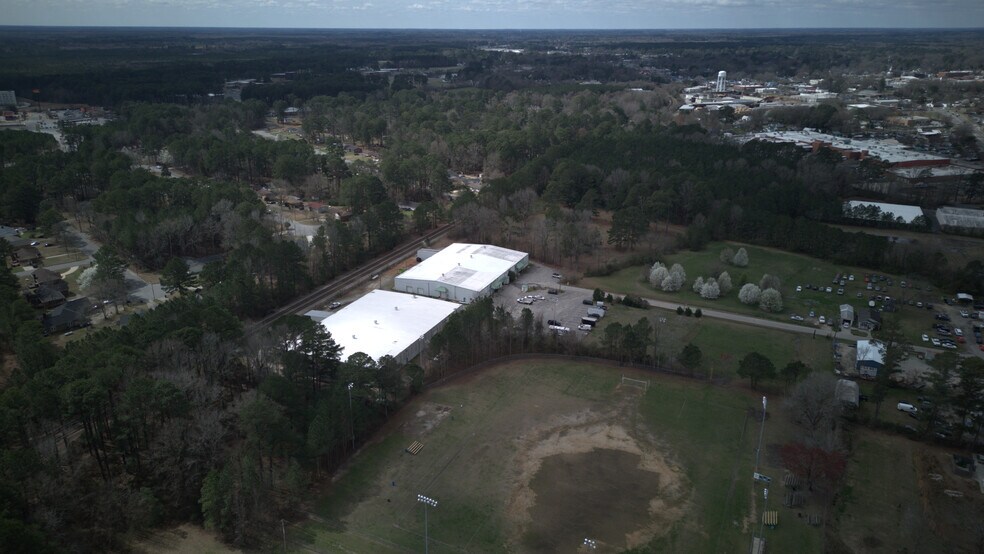 More Photos Of 36 E Edgerton St, Smithfield Warehouse For Lease