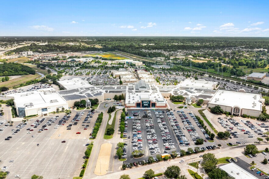 More Photos Of 6501 Bluebonnet Blvd, Baton Rouge Department Store For Sale