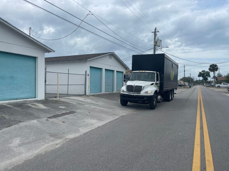 More Photos Of 820 Carswell Ave, Daytona Beach Self Storage For Sale