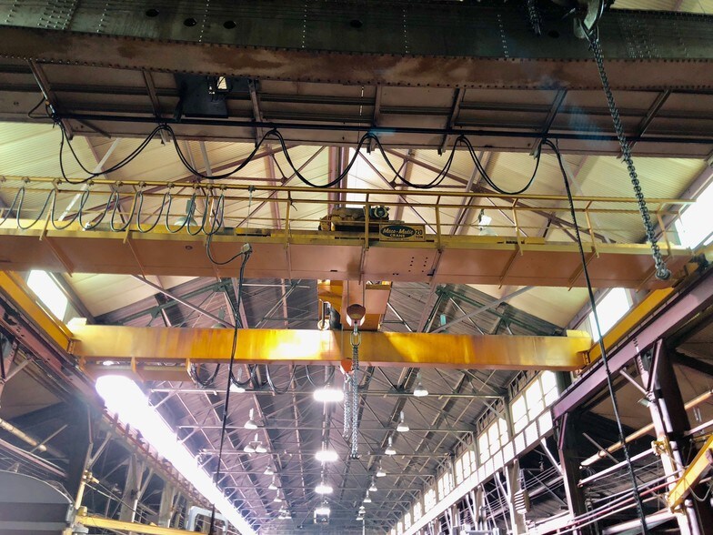 More Photos Of 800 N Water Ave, Sharon Service For Lease