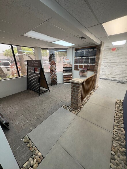 More Photos Of 2862-2898 NW 79th Ave, Miami Showroom For Lease